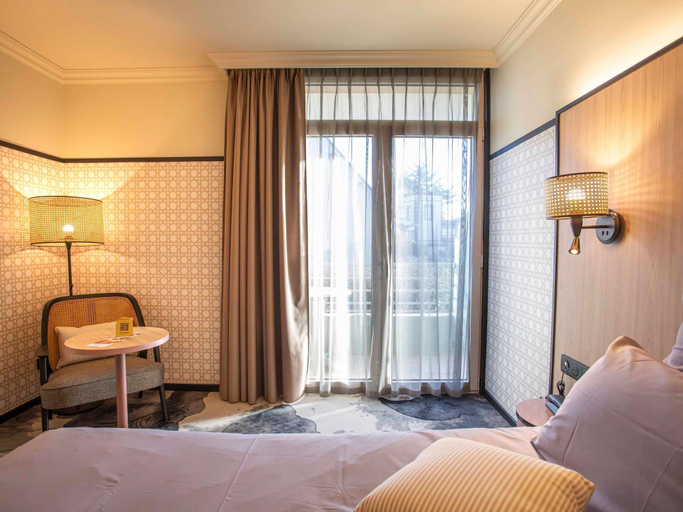 Bedroom 3, Mercure Granville Le Grand Large Hotel, Manche