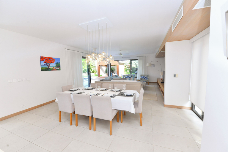 Food & Drinks 5, Mont Choisy Le Parc by Pam Golding