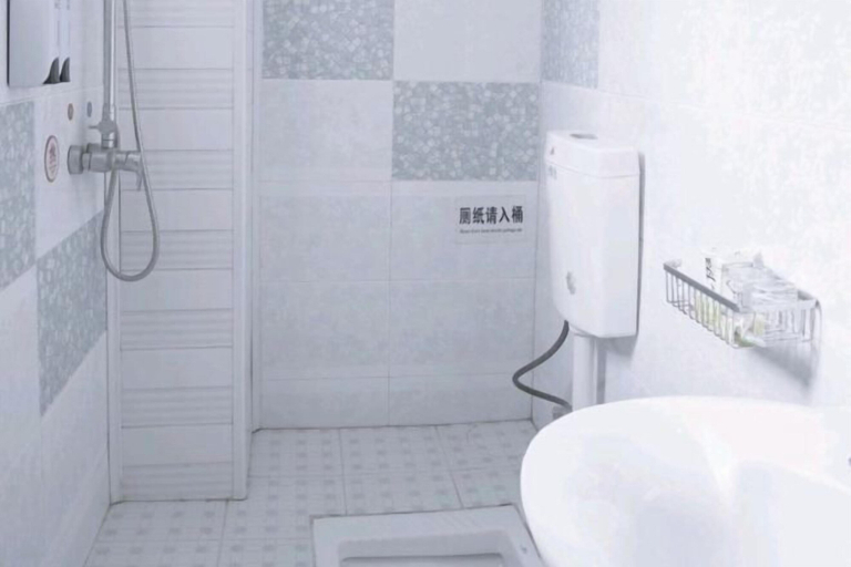Bathroom 4, Meet Inn, Dali Bai
