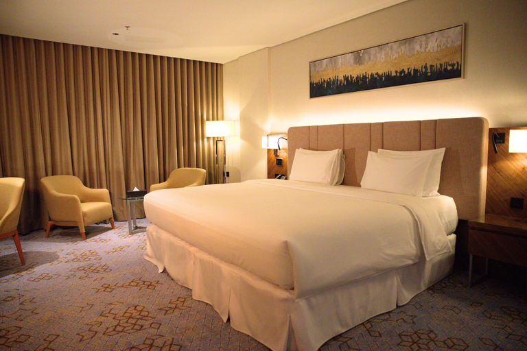 Room 5, Midpoint Hotel