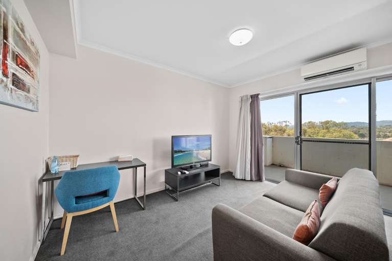2, Bright 1-Bed Apartment in Greenway, Canberra