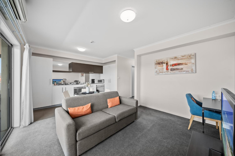 5, Bright 1-Bed Apartment in Greenway, Canberra