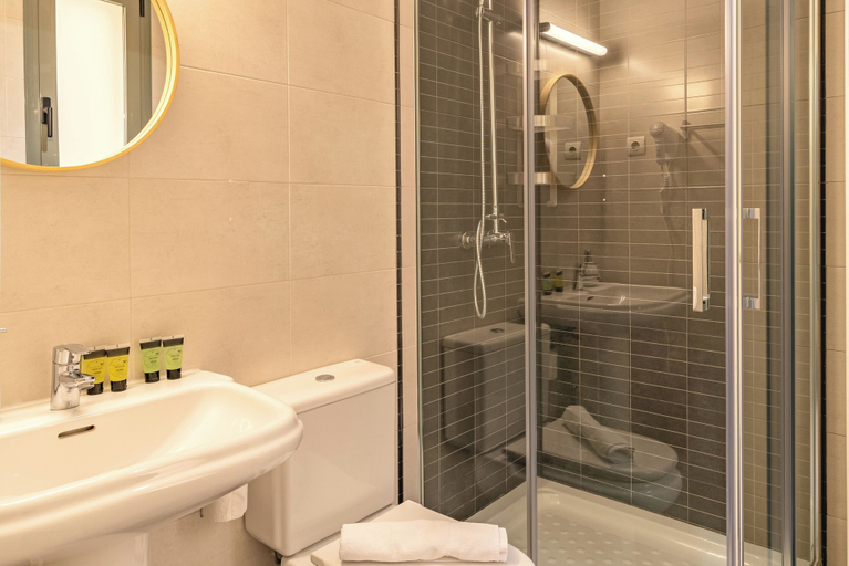 Bathroom 4, Feelathome Merced Apartments, Málaga