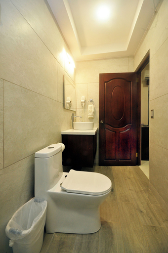 Bathroom 3, Hotel Colono Beach, Carrillo