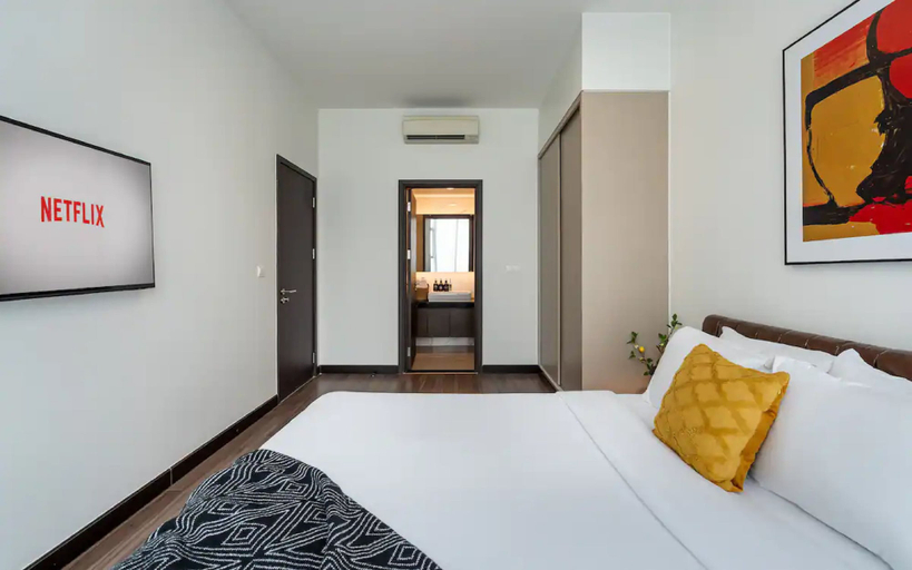 Room 4, LaLa Linden Empire Luxury Residence, District 2