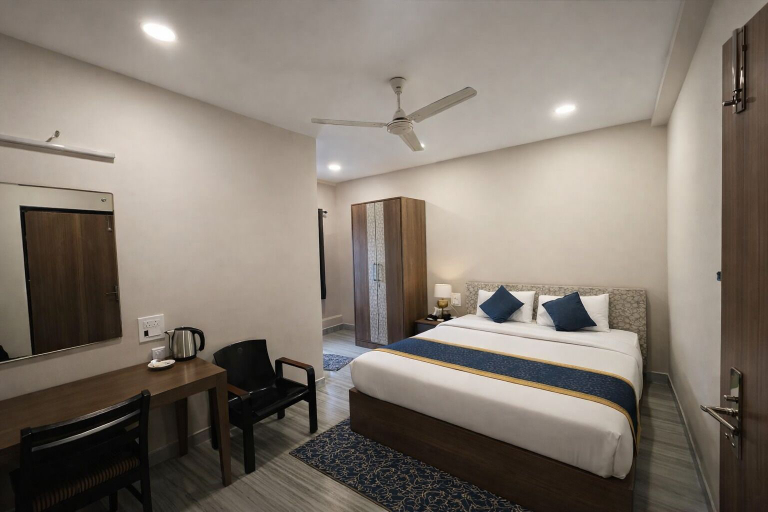 Bedroom 2, Hotel Luxe Villa, Nagpur