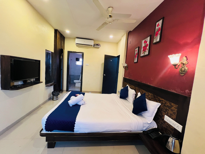 Room 4, Hotel Nisha, Satara