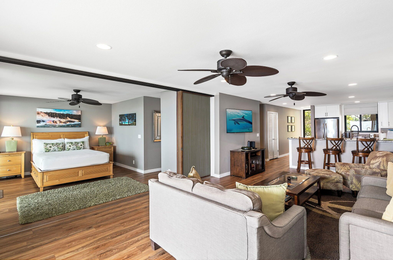 Living area 3, Oceanfront - Amazing Views - Completely Renovated - Vrkcv, Hawaii