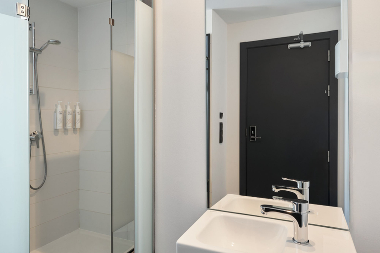 Bathroom 5, Four Points Flex by Sheraton Malaga Centre, Málaga