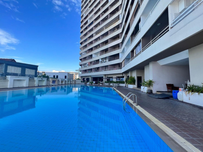 Swimming pool 3, One-Bedroom Sea-View Condo, 17th Floor  Angket, Jomtien, Pattaya