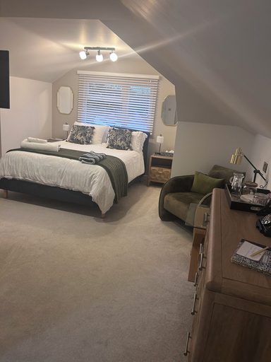 Room 3, Wendys house, Hampshire