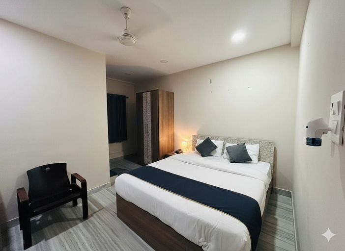 Bedroom 5, Hotel Luxe Villa, Nagpur