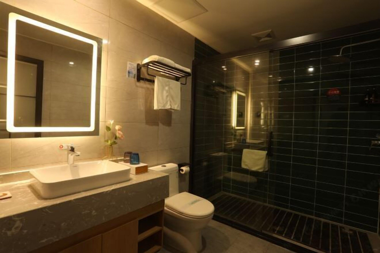 Bathroom 3, Bei Cheng Zhi Chun Hotel, Jingmen