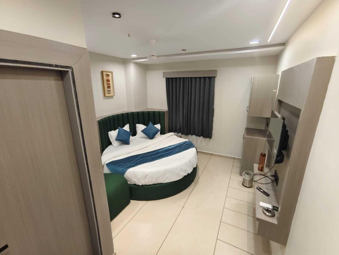 Room 5, Hotel Signature Bopal, Ahmadabad