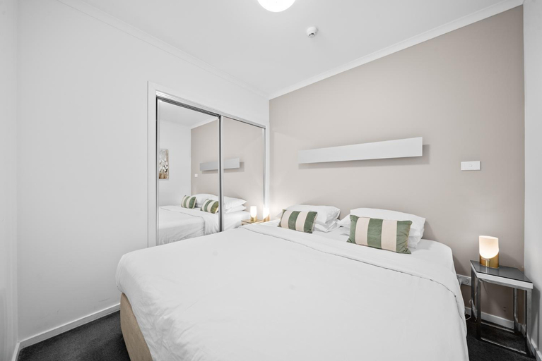 4, Bright 1-Bed Apartment in Greenway, Canberra