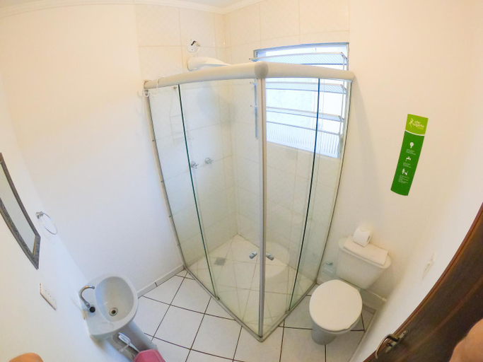 Bathroom 2, Che Lagarto Hostel Paraty, Parati