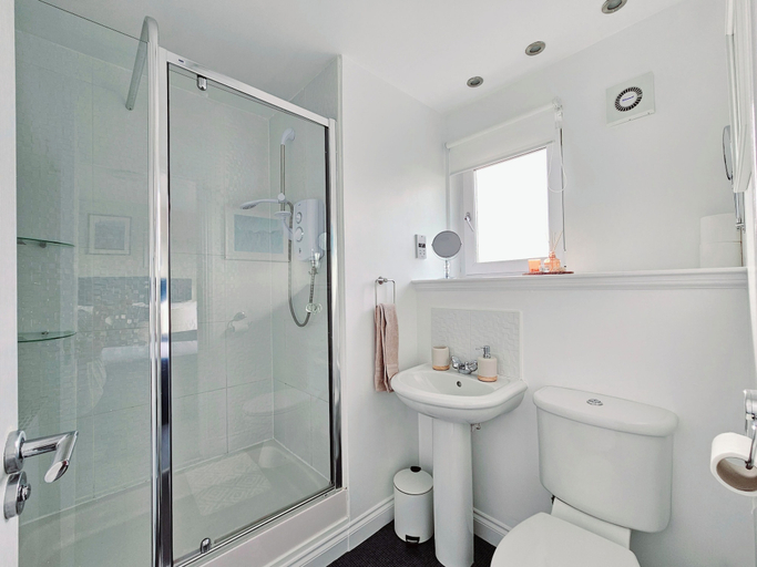 Bathroom 4, Modern 5 Bed Townhouse with Free Parking, Glasgow