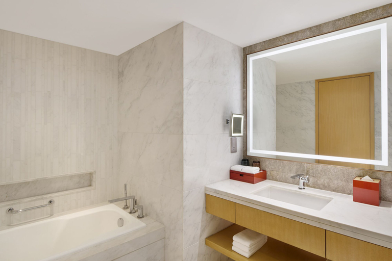 Bathroom 5, Renaissance Shanghai Hongqiao, Shanghai