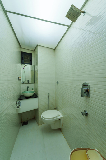 Bathroom 3, LA Hotel Metro, Mumbai Suburban