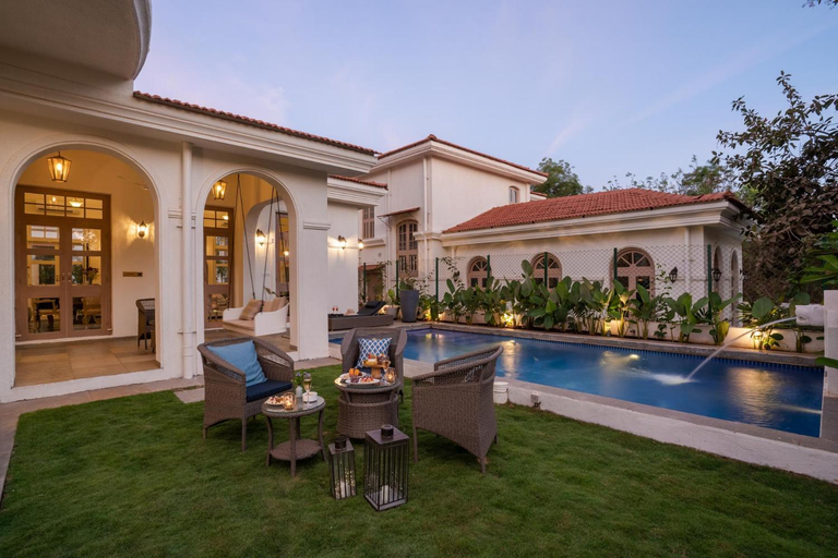 Exterior & Views