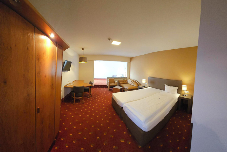Bedroom 4, Hotel-Pension Altes Weinhaus, Neustadt an der Weinstraße