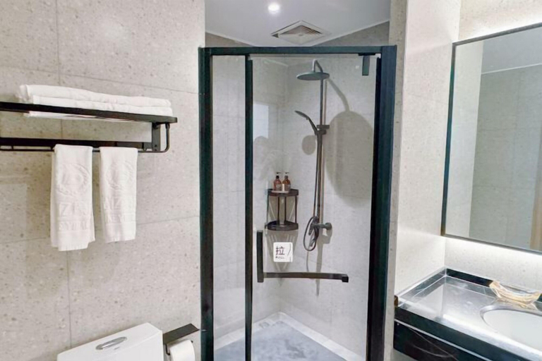 Bathroom 3, Yangguang Yihao Hotel, Hainan