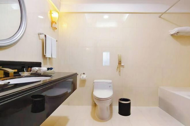Bathroom 4, Orient Haitian Guibin Hotel, Yantai