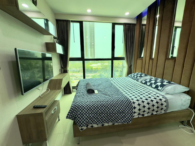 Shared lounge/TV area