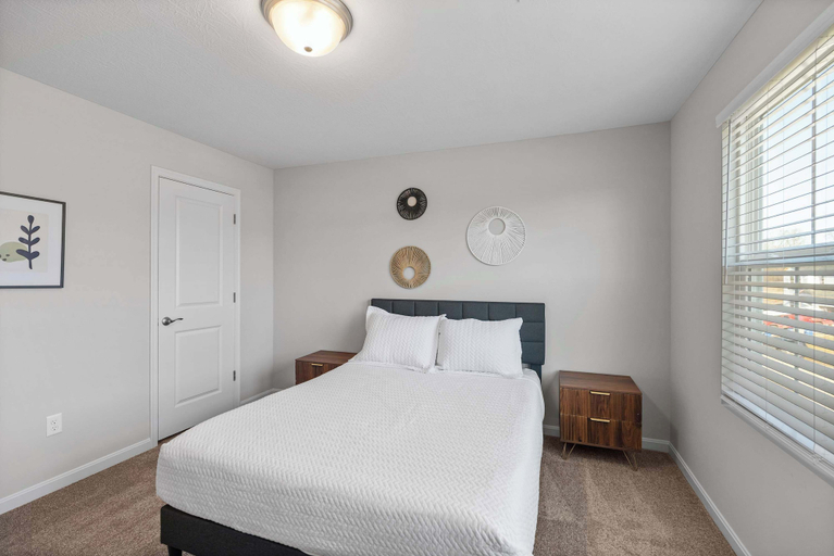 Room 5, Ark & Creation Stay New Home, Boone