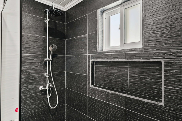 Bathroom 4, Salinja Cerca 2-B