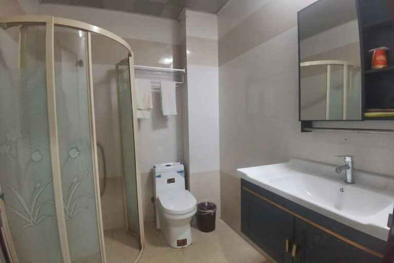 Bathroom 5, Shangqing Hotel, Yingtan