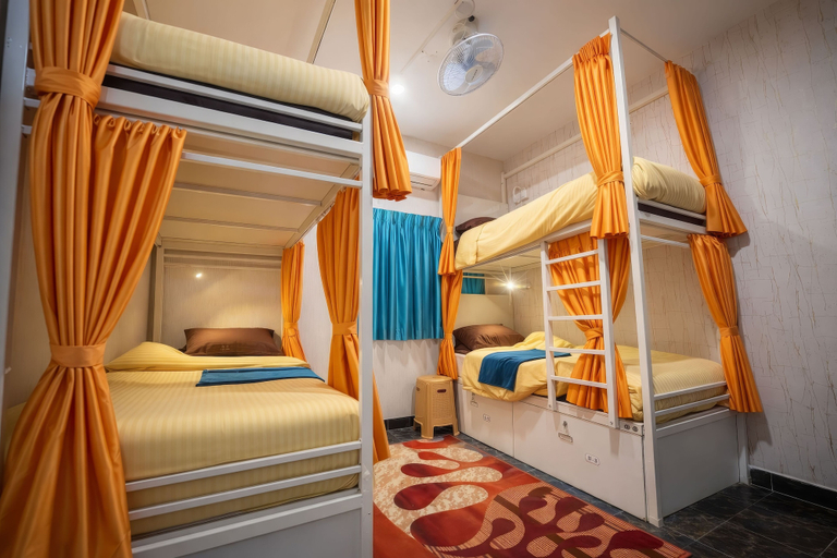 Room 2, Rayzen Stays, Chennai