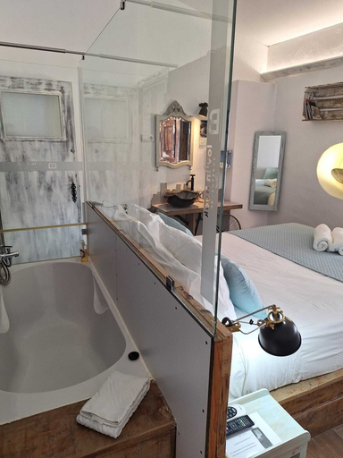 Bathroom 3, Lovin Book Guesthouse, Óbidos