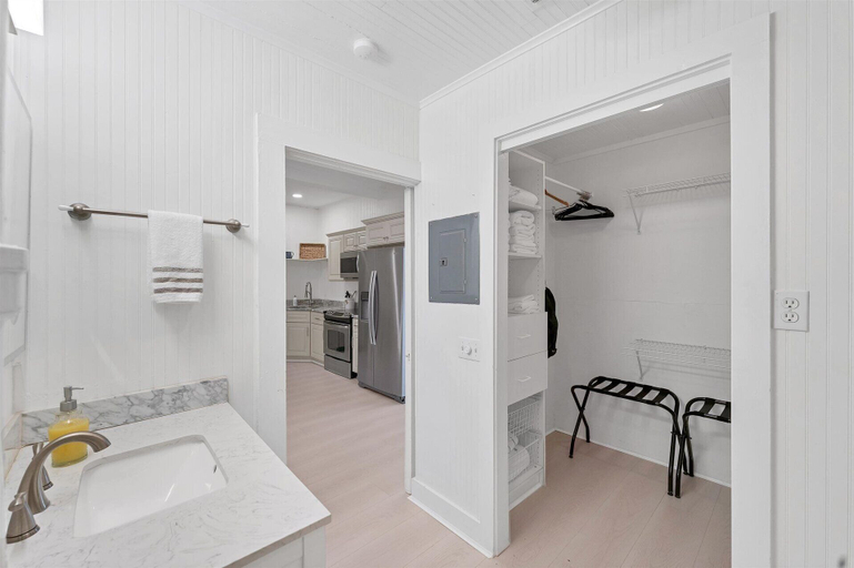 Interior 5, Tay307-b, Charlotte