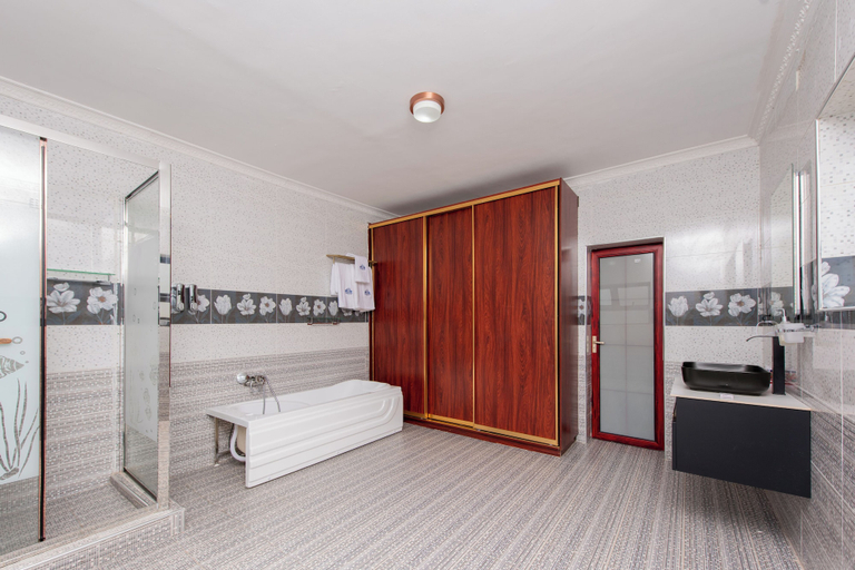 Bathroom 3, Lavish Suites, Blantyre City