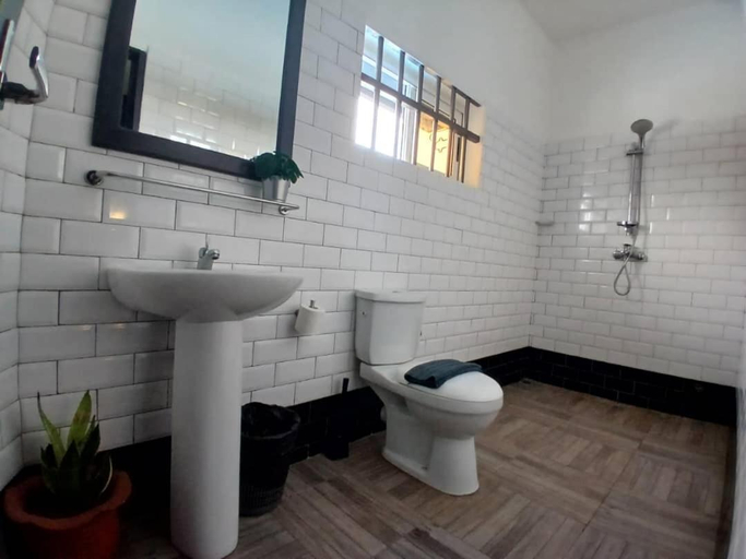 Bathroom 3, RESIDENCE MGA HOTEL, Ouidah
