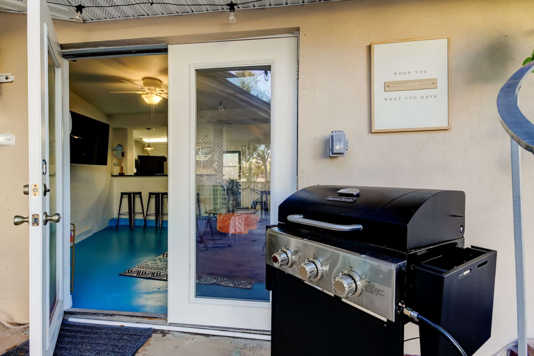Room 5, 5 Min Walk to Beach - IRB Remote Workers Retreat, Pinellas
