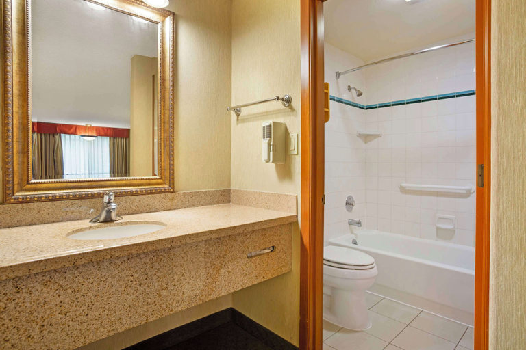 Bathroom 4, Best Western Shadow Inn, Yolo