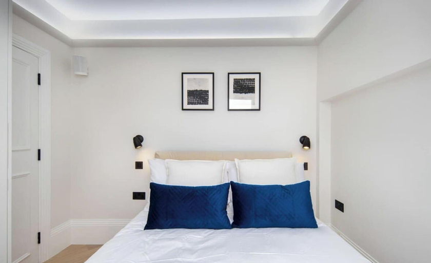 Room 2, 5 Mins Walk to Selfridges Mayfair Getaway, London