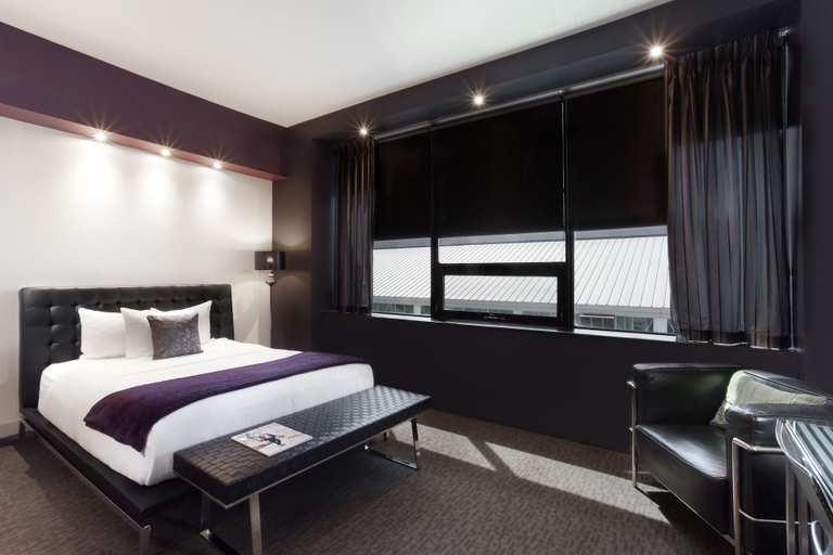 Bedroom 3, Hotel Metro, Middlesex