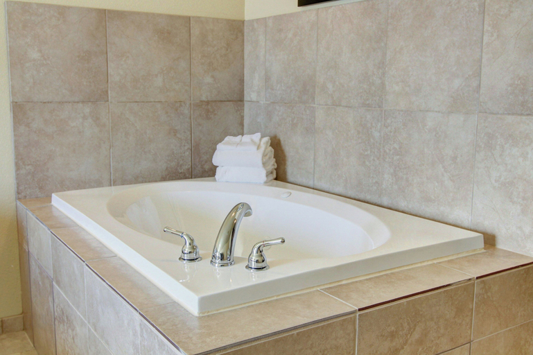 Bathroom 4, Cobblestone Inn & Suites - Carrington, Foster