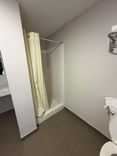 Bathroom 5, northborough inn, Worcester
