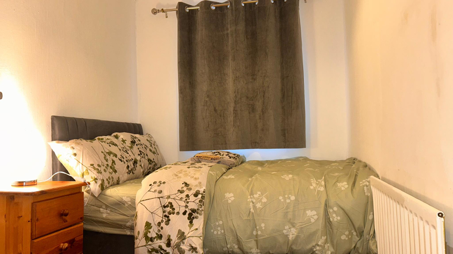 Bedroom 5, Charming 4-Bedroom House Rental in Basildon, UK, Essex