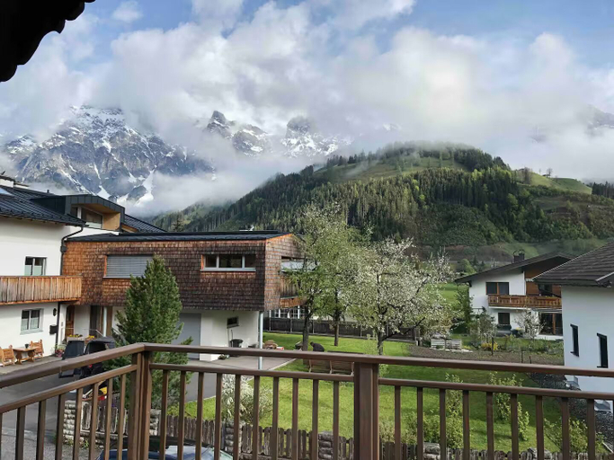 Mountain view 4, Wooden Chalet Loui - Apartment, Zell am See