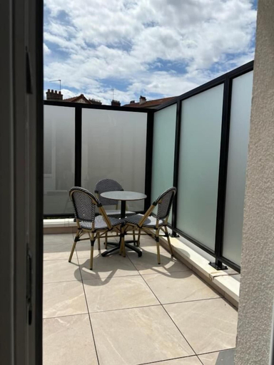 Room 4, Pavillon 92, Hauts-de-Seine