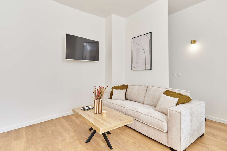 Living area 4, Charming AC apartment - Buttes Chaumont Park, Paris