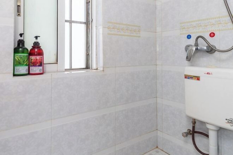 Bathroom 4, Meet Inn, Dali Bai