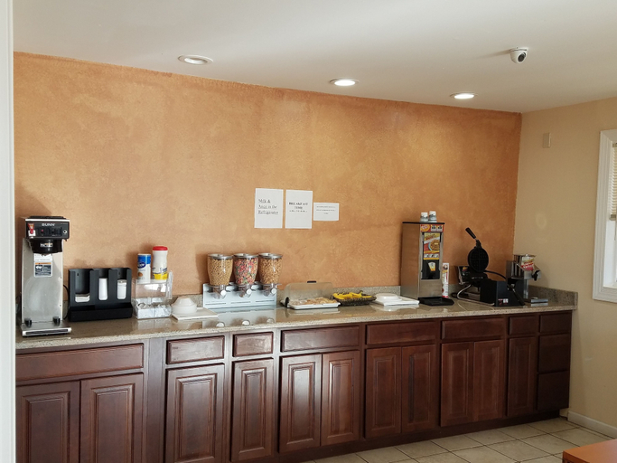 Food & Drinks, Americas Express Inn South Hill, Mecklenburg