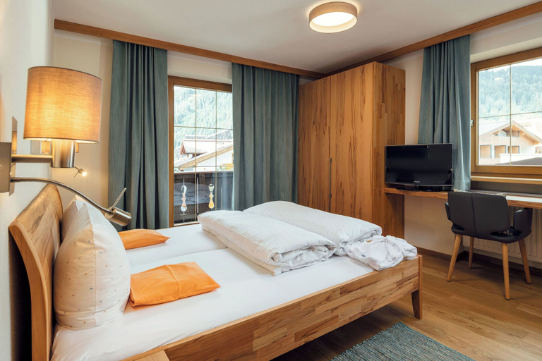 Bedroom 3, Familien- und Naturhotel Darrehof, Landeck
