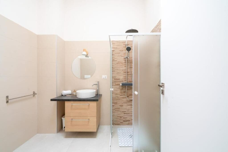 Bathroom 2, la favorita holiday house, Brindisi